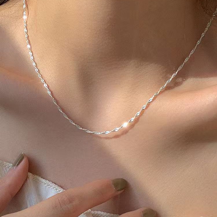 Collana twist curva da donna design di lusso elegante e versatile_voghion.com