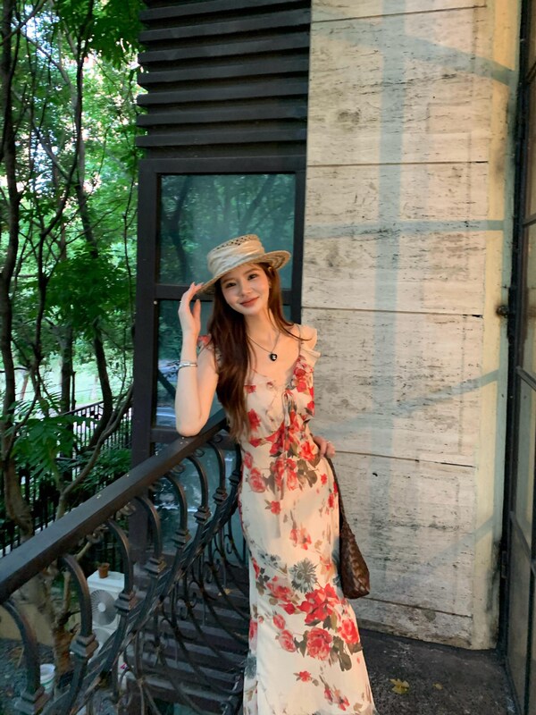 Vacation Style Unique and Beautiful Floral V-Neck Tie-Up Strap Dress for Women, Summer Slim-Fit Elegant Ruffled Long Dress