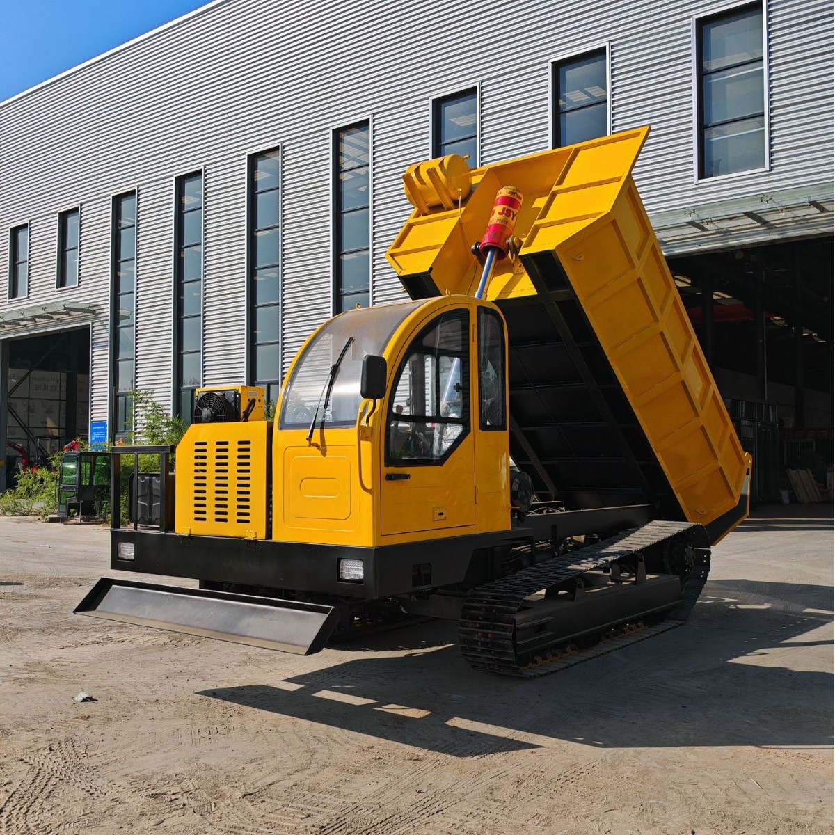 厂家直供 履带运输车大吨位钢制底盘 135kw强劲动力 前置单顶自卸