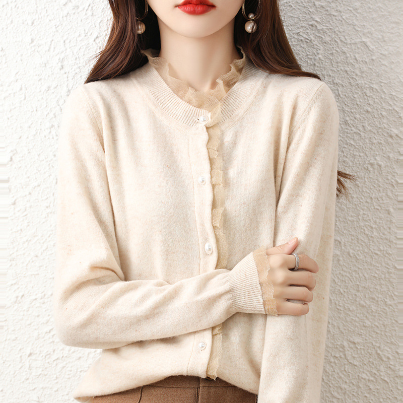 Woolen cardigan with a round collar