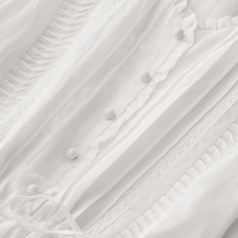 Realistic Shot: A White Ramie Fabric Loose-Fitting Long Dress With Artistic Flair, Perfect For Vacation Or Beachwear._ecoleips.com