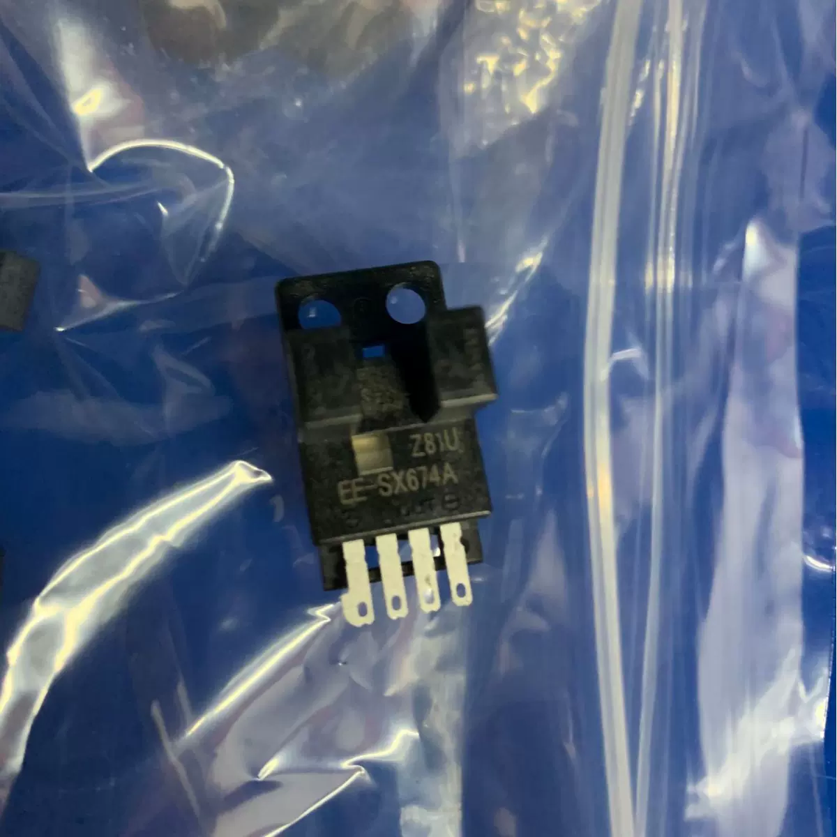 欧姆龙全新原装正品开关工业智能电源电压行程开关光电传感器