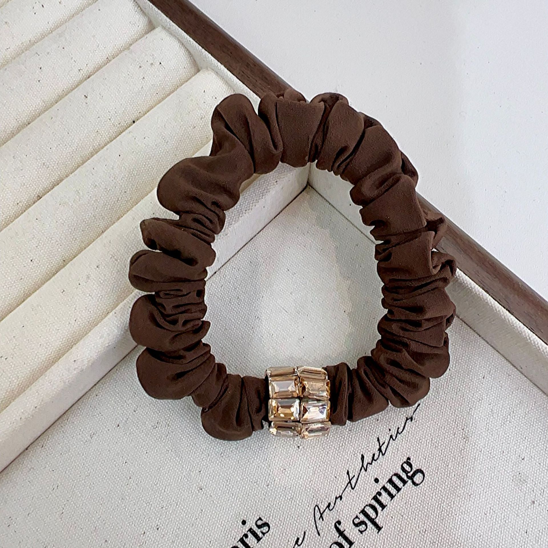 다크 브라운 크리스탈