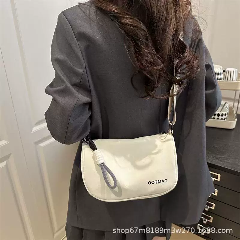 休闲宽肩带小包包女2025新款时尚简约百搭通勤包感小众斜挎包