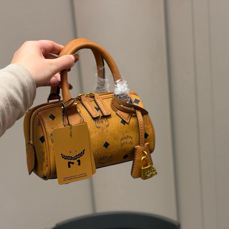 Mc's Boston Pillow Bag Can Be Worn on One Shoulder, Across the Body, or as a Handbag, a Must-Have Bag for Commuting