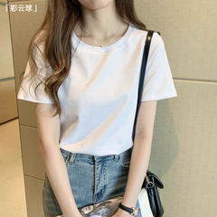 純綿の白いtシャツの女性の夏の2025新型の基礎の正肩の底のシャツのファッション的な修身の中はやせている上着を現します。