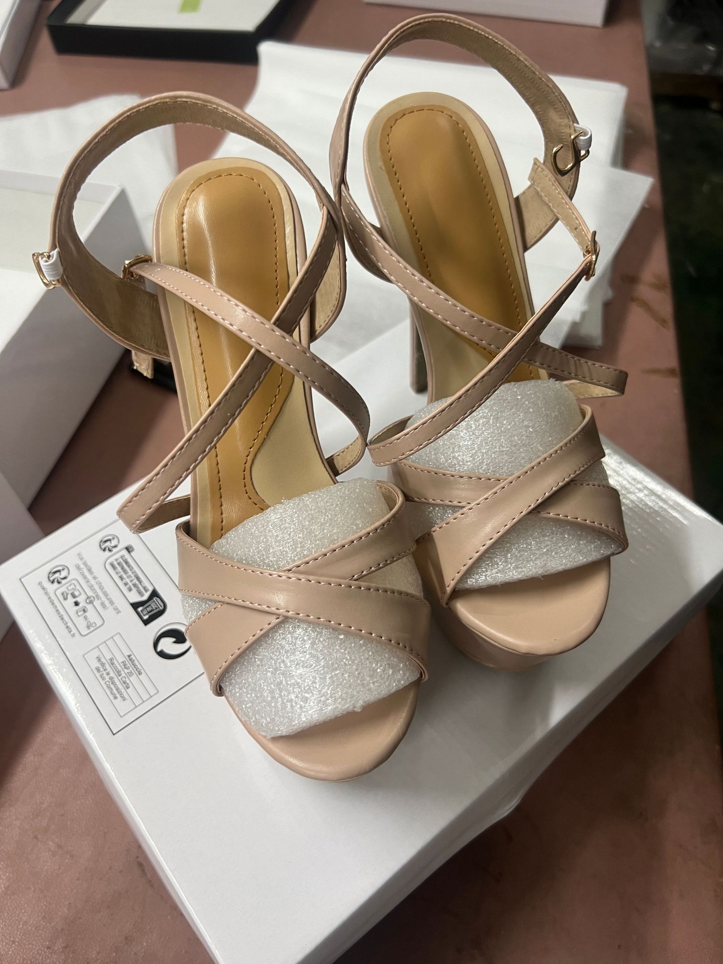 Tacones transfronterizos Amazon pole dance tacón de aguja europea y americana Correa plataforma Sandalias de tacón alto temperamento