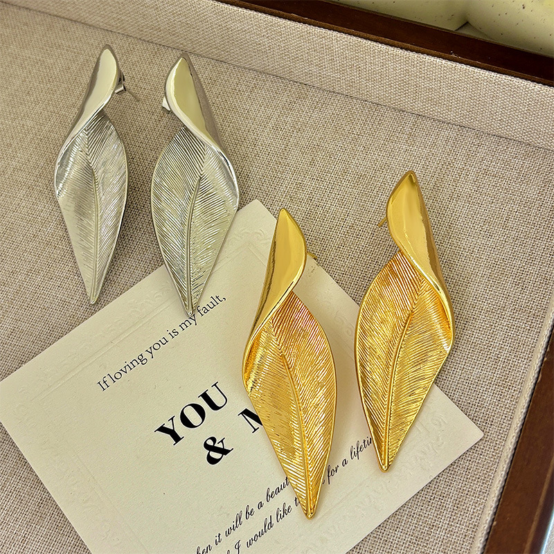 Lvgong New Geometric Irregular Twisted Leaves Earrings Niche Cold Ins Earrings Exaggerated Alloy Earrings for Women