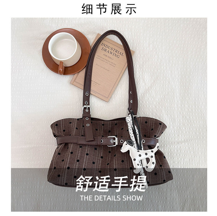 Túi tote kẹp nách nữ họa tiết chấm bi, form lớn đựng nhiều đồ, có dây đeo vai — Màu cà phê Không có mặt dây chuyền, Đen không có mặt dây chuyền, Màu cà phê có mặt dây chuyền, Màu đen có mặt dây chuyền chi tiết 4