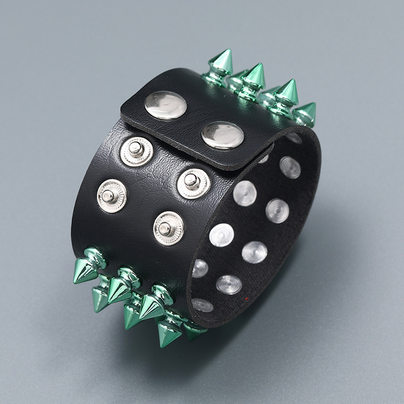 Großhandel Schmuck Punk-stil Dreireihige Farbe Spikes Lederarmband Nihaojewelry display picture 1