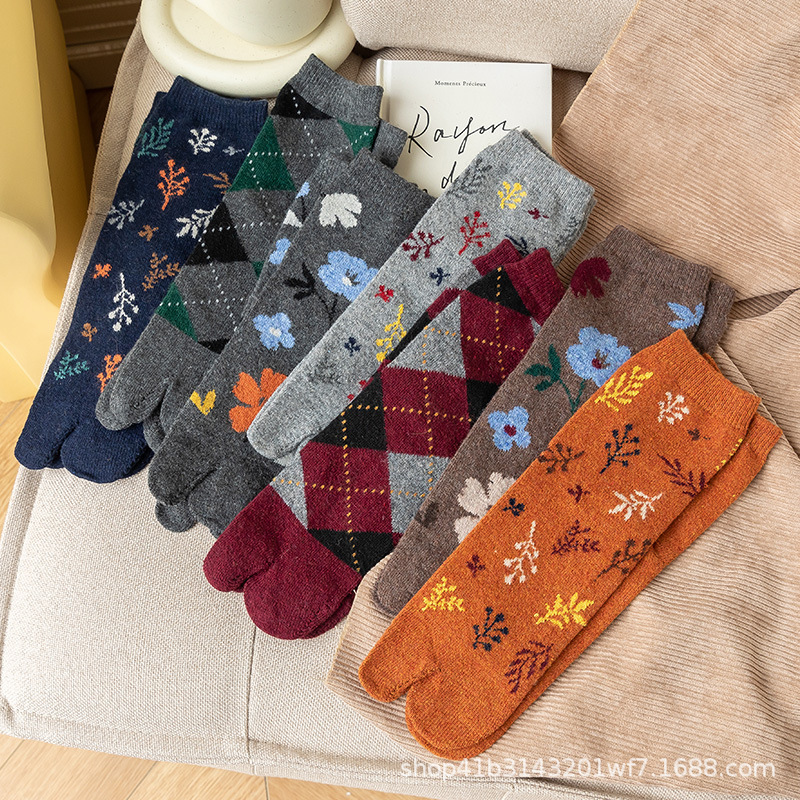 Toe Socks Women's Mid-tube Stockings Wool Socks Autumn and Winter Women's Season Thumb Socks Japanese Clogs Two-finger Two-toe Socks