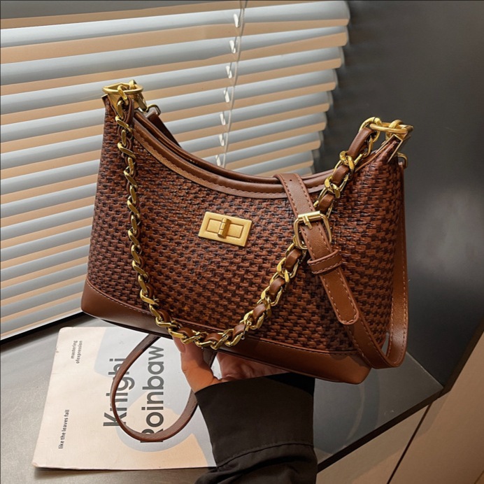Bolso de brazo retro transfronterizo de cadena de invierno de 2025 nueva moda versátil bolso de hombro temperamento de moda mochila de moda