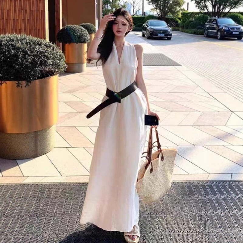 Pure and Alluring Halter V-Neck Dress for Women, Summer 2026 New Style, Waist-Cinching, Slimming, Fashionable, High-End Tank Long Dress Pure and Alluring Halter V-Neck Dress for Women, Summer 2026 New Style, Waist-Cinching, Slimming, Fashionable, High-End Tank Long Dress