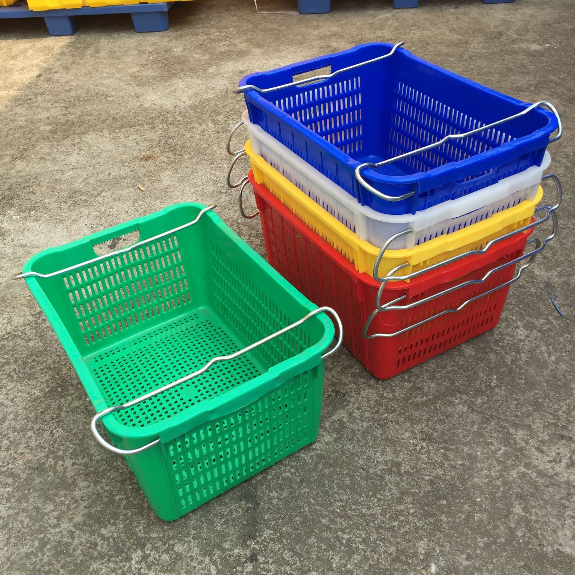 工厂货源塑料水果蔬菜周转筐PE熟料箩筐食品加厚塑料胶框现货批发