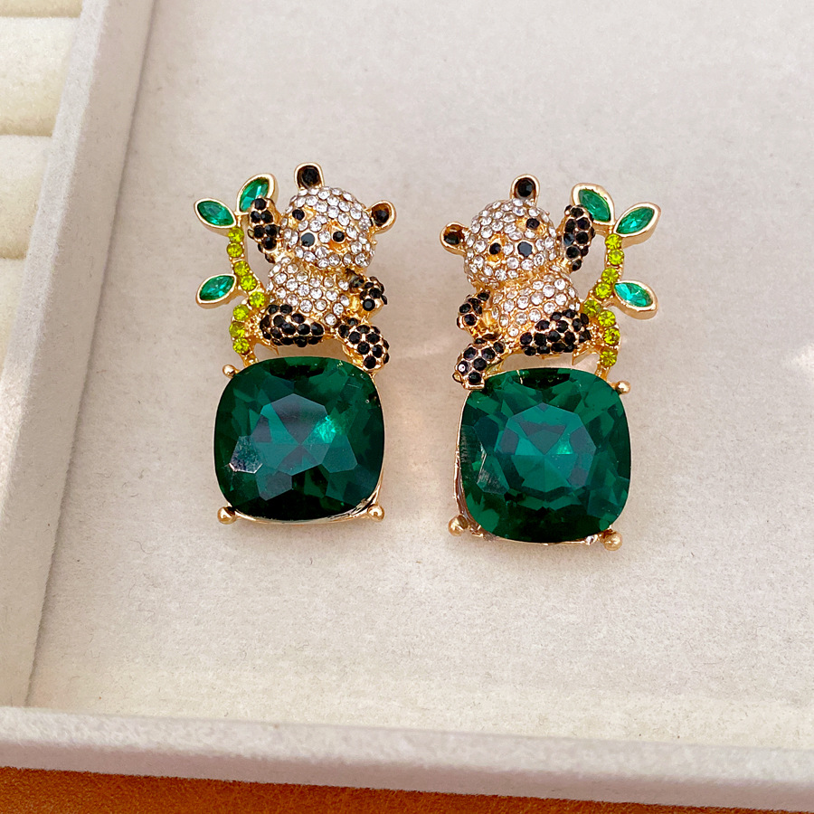 Aguja de plata con diamantes panda cuadrado colgante pernos de orejas de moda exquisita temperamento aretes de nicho de diseño de orejas para mujeres