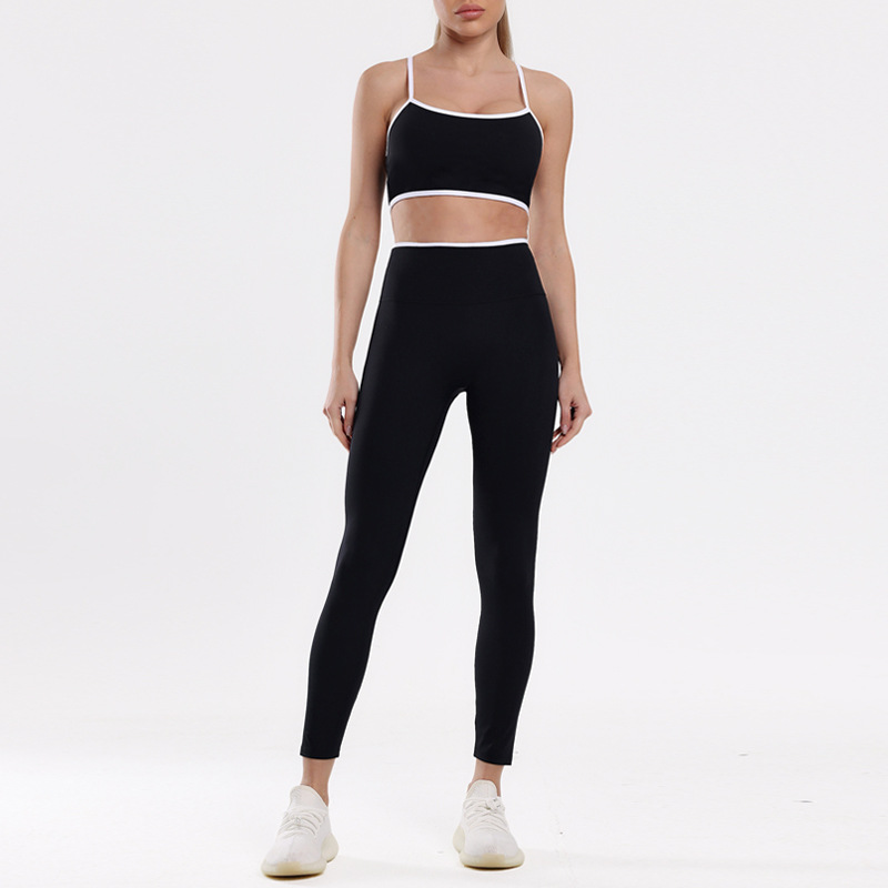 Traje de yoga 2025 color piel con espalda cepillada y tiras, sujetador deportivo ajustado para mujer, pantalones de yoga para correr y realzar la cadera