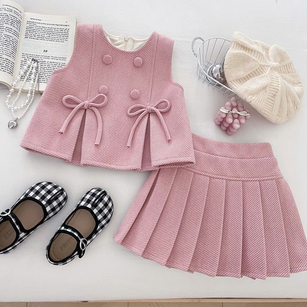 Girls' 2025 Autumn and Winter Suit, Fashionable and Velvet Vest, Pleated Skirt, Thickeneded Fashionable Two-Piece Set