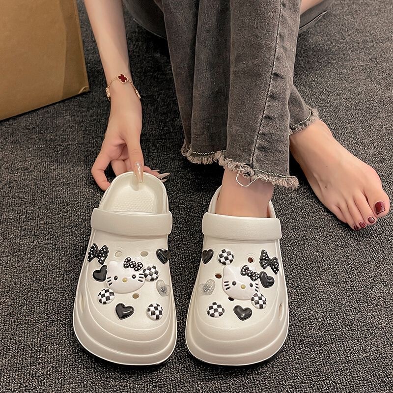 Ready-to-ship women's clogs with a comfortable, cushioned sole, beach-style closed-toe slippers, cute garden mule sandals with a platform sole, new style