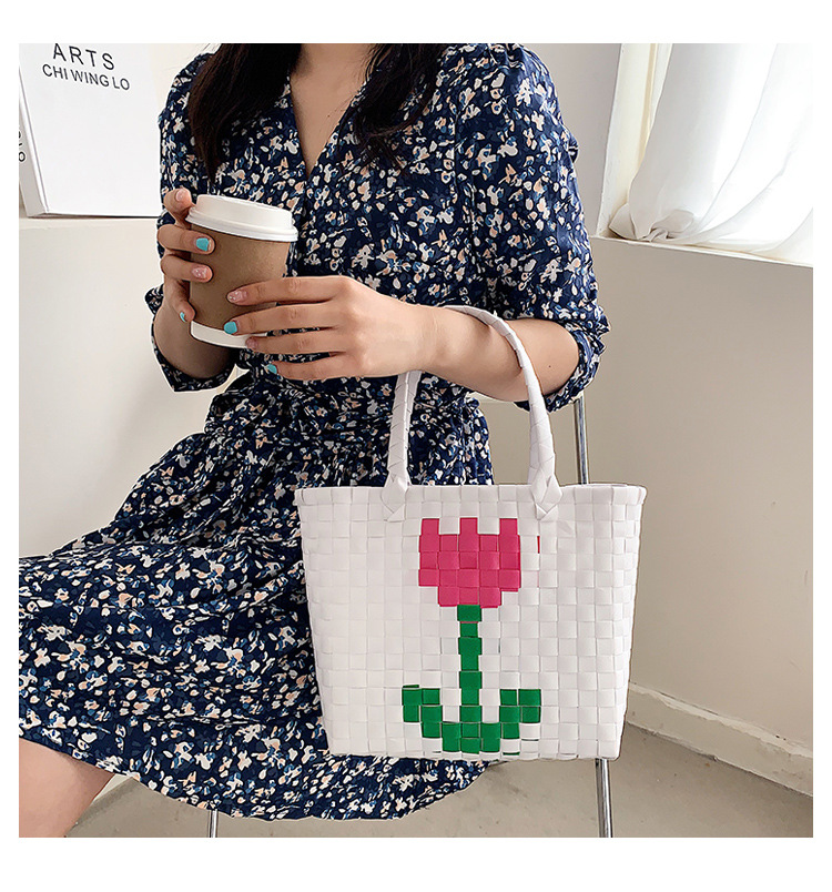 Fashion Woven Flower Portable Bag display picture 16