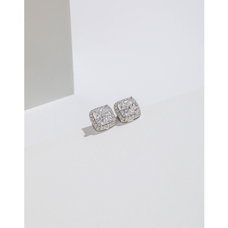 S925 plata esterlina Diamante de alto carbono diamante cuadrado aretes nicho femenino temperamento hielo flor Corte pendientes cuadrados exquisitos pendientes de alto grado