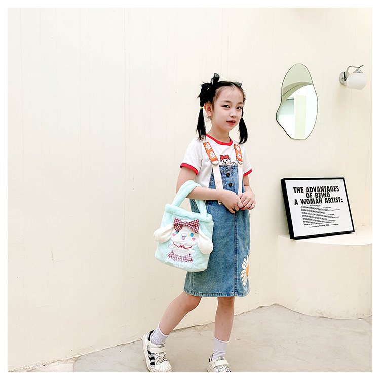 Trendy children's plush bags are in fashion and popularity. Winter children's plush bucket bags, handbags, cartoon little animals, girls' street style undefined