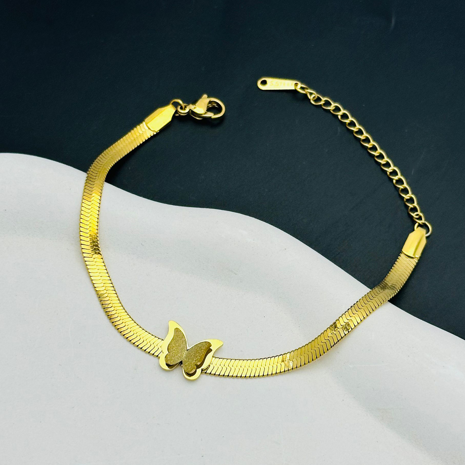 Temperamento de acero de titanio simple collar de cuchilla de mariposa mujer no desvanecer pulsera moda dorada accesorios de conjunto universal
