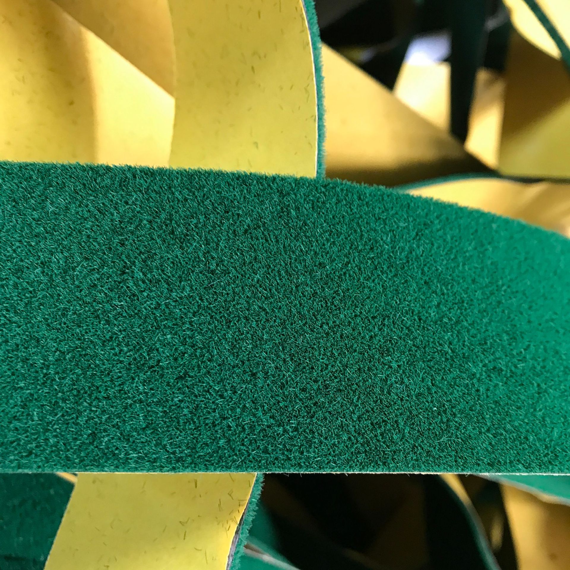 绿绒包布低价直销， 绿绒糙面带厂家批发价，绿绒带是专业包辊带