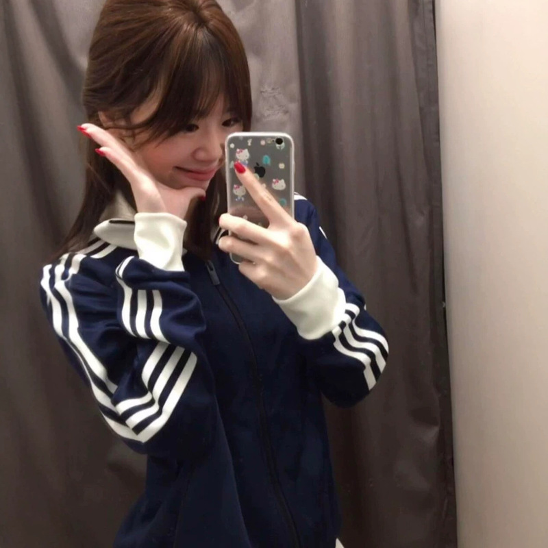 Three-Stripe Exquisite Color-Blocking Stand-Collar Jacket for Women, Spring Navy Blue Sweatshirt, American College Baseball Style, Autumn Top Three-Stripe Exquisite Color-Blocking Stand-Collar Jacket for Women, Spring Navy Blue Sweatshirt, American College Baseball Style, Autumn Top
