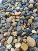现货供应鹅卵石抛光雨花石鹅卵石铺路造景黑色彩色鹅卵石规格齐全