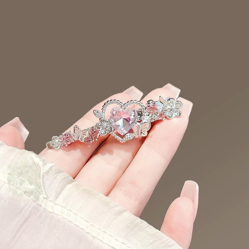 Exquisite Sweet and Cool Heart-Shaped Rhinestone Hairpin for Women, Unique Design Side Clip for Bangs and Loose Hair, Elegant Hair Accessory Exquisite Sweet and Cool Heart-Shaped Rhinestone Hairpin for Women, Unique Design Side Clip for Bangs and Loose Hair, Elegant Hair Accessory