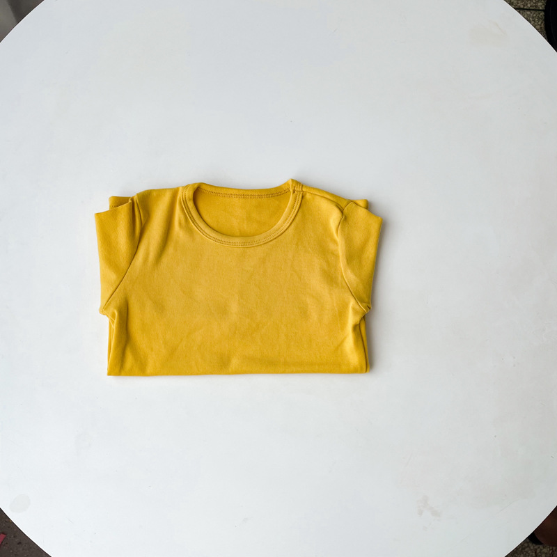 Camiseta de manga larga de algodón puro para niños 2026, camiseta básica para primavera y otoño, top cepillado de cuello redondo de color liso y corte holgado para niños y niñas.