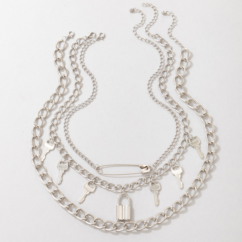Europäische Und Amerikanische Neue Kreative Mode-schlüsselverriegelungsstift-anhänger Mehrschichtige Halskette Weiblich display picture 4