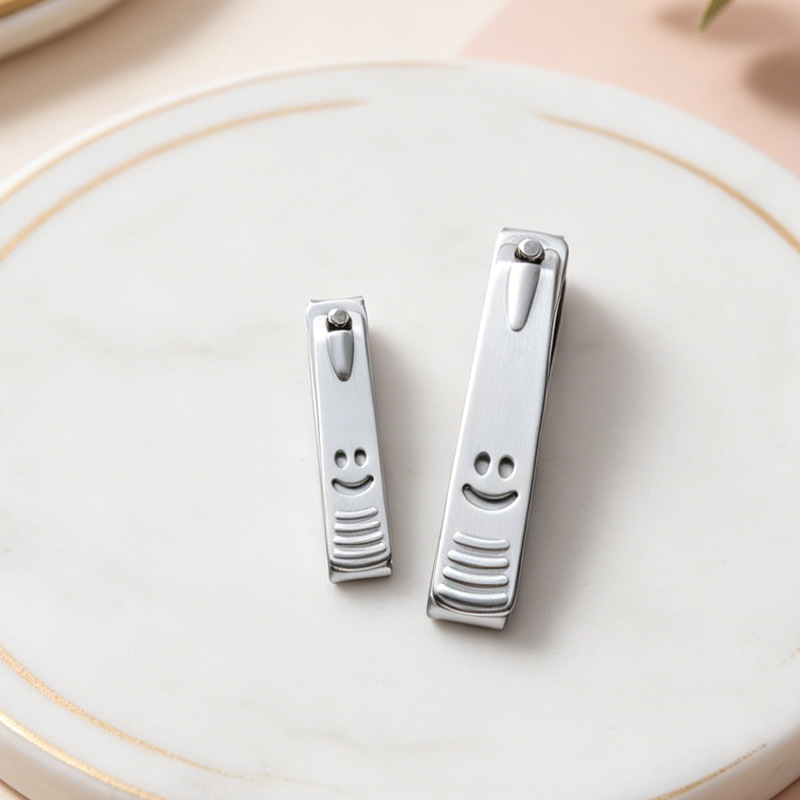 Creative Rotating Nail Clippers, Smiley Face Design, 360-Degree Rotatable Nail Cutter, Stainless Steel Household Manicure Scissors Creative Rotating Nail Clippers, Smiley Face Design, 360-Degree Rotatable Nail Cutter, Stainless Steel Household Manicure Scissors