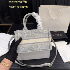 高品质25新款D家立体刺绣迷你斜跨托特包包时尚通勤轻便手提女包