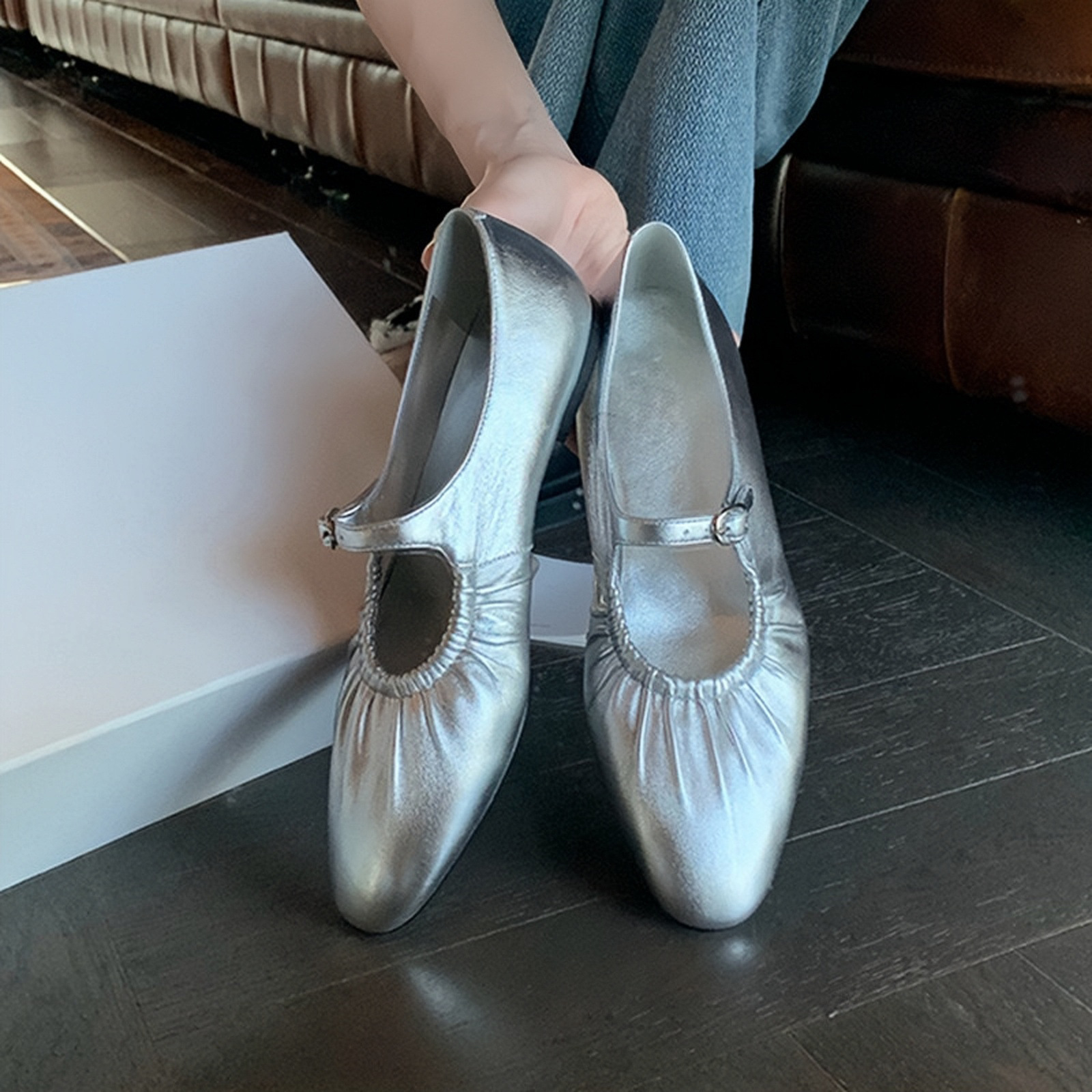 Versión de cuero de vaca ~ cuero genuino pliegue plateado zapatos de una sola capa plana para mujeres 2025 nuevo estilo de primavera francesa zapatos de mujer Marie-Zhen