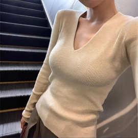 纯色v领针织打底衫女秋冬新款内搭毛衣纯欲修身显瘦百搭长袖上衣