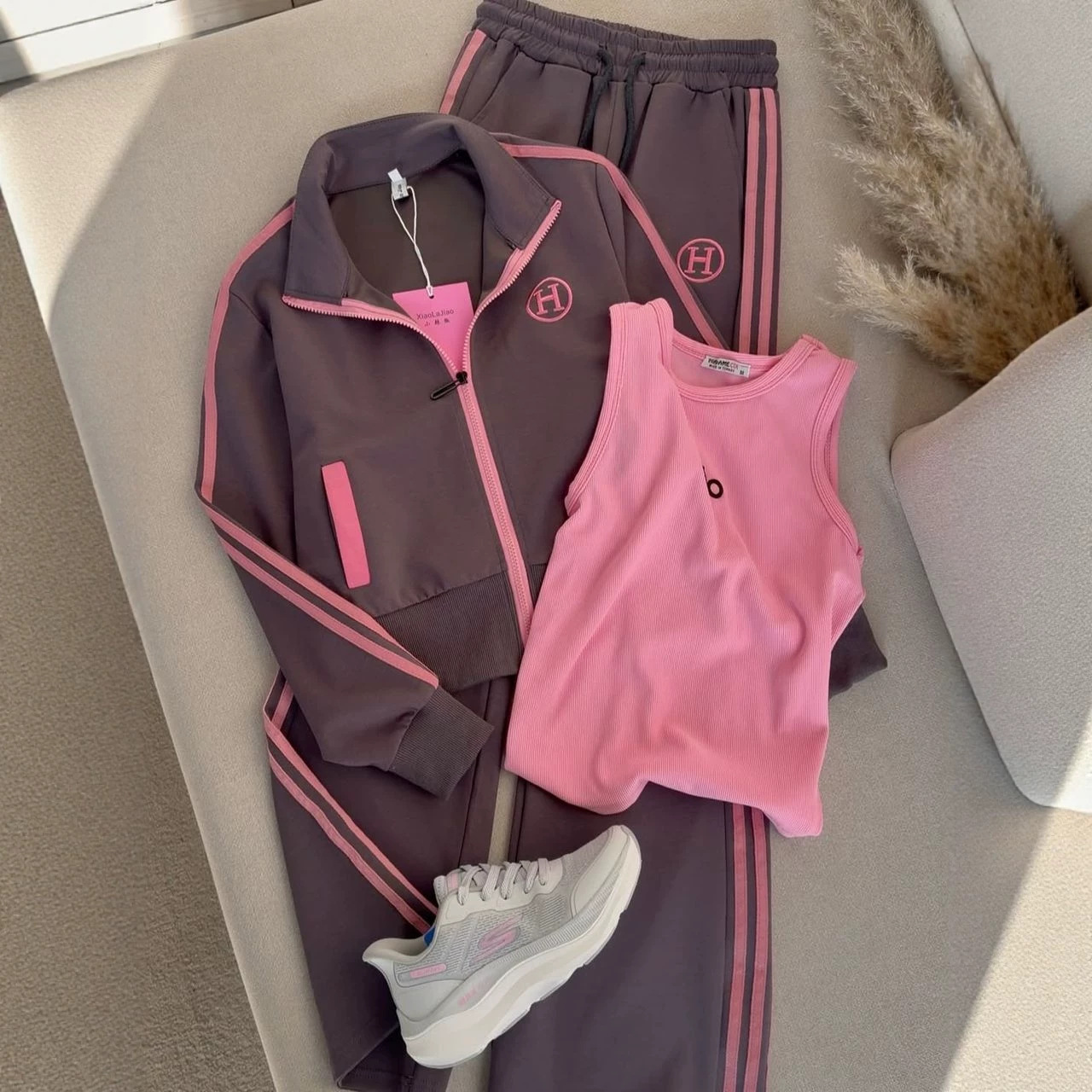 26 New Style Zipper Jacket Sports Suit Three-Piece Set with Long Pants, Vest, Color-Blocking Stripes, H Letter, Three Stripes, Loose Fit for Women