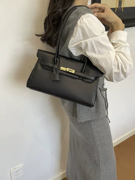 Retro flip-top baguette underarm bag for women, 2026 autumn/winter new collection, with metal clasp, large capacity, suitable for commuting, can be carried by hand or worn as a shoulder bag