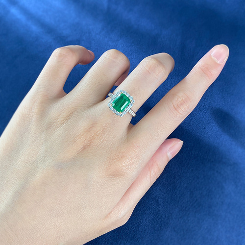 Mujing Jewelry New S925 Silver Simulated Emerald 2 Carat Cluster Inlaid Diamond Ring for Women 7*9 European and American Cross-Border