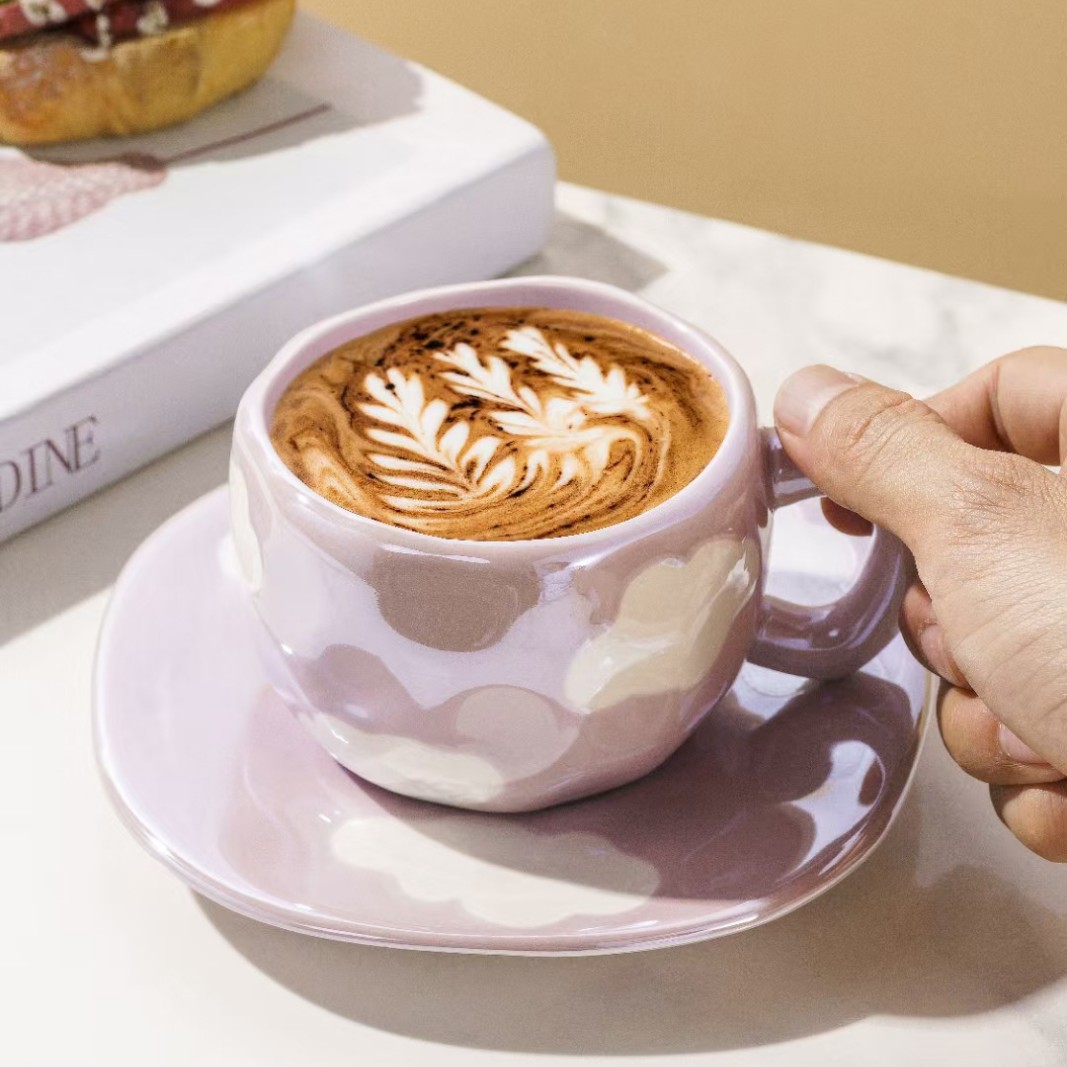 Taza de café de alto valor creativo de perla esmalte de mano regalo de marca de cerámica roja taza de té de la tarde plato taza de combinación