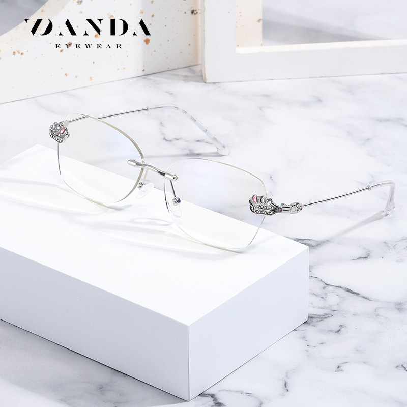 Tiktok mismo estilo gafas de lectura sin marco de moda gafas de lectura incrustadas en diamantes DY8105 lectura palabras pequeñas gafas de lectura de luz anti-azul