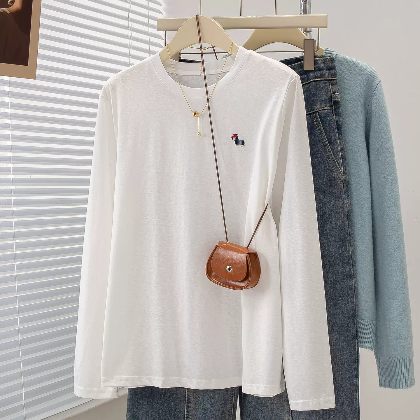 白色长袖T恤衫女2026春装新款潮趣绣花上衣打底衫内搭肌底衣体恤