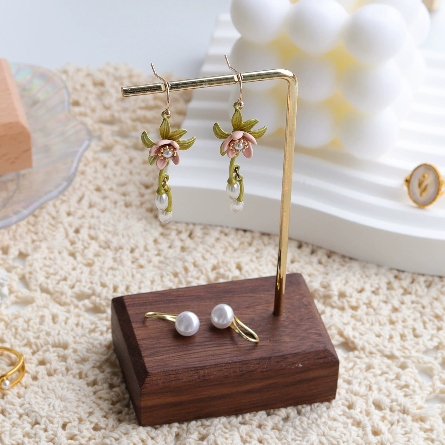 Earrings, stand, accessory, jewelry