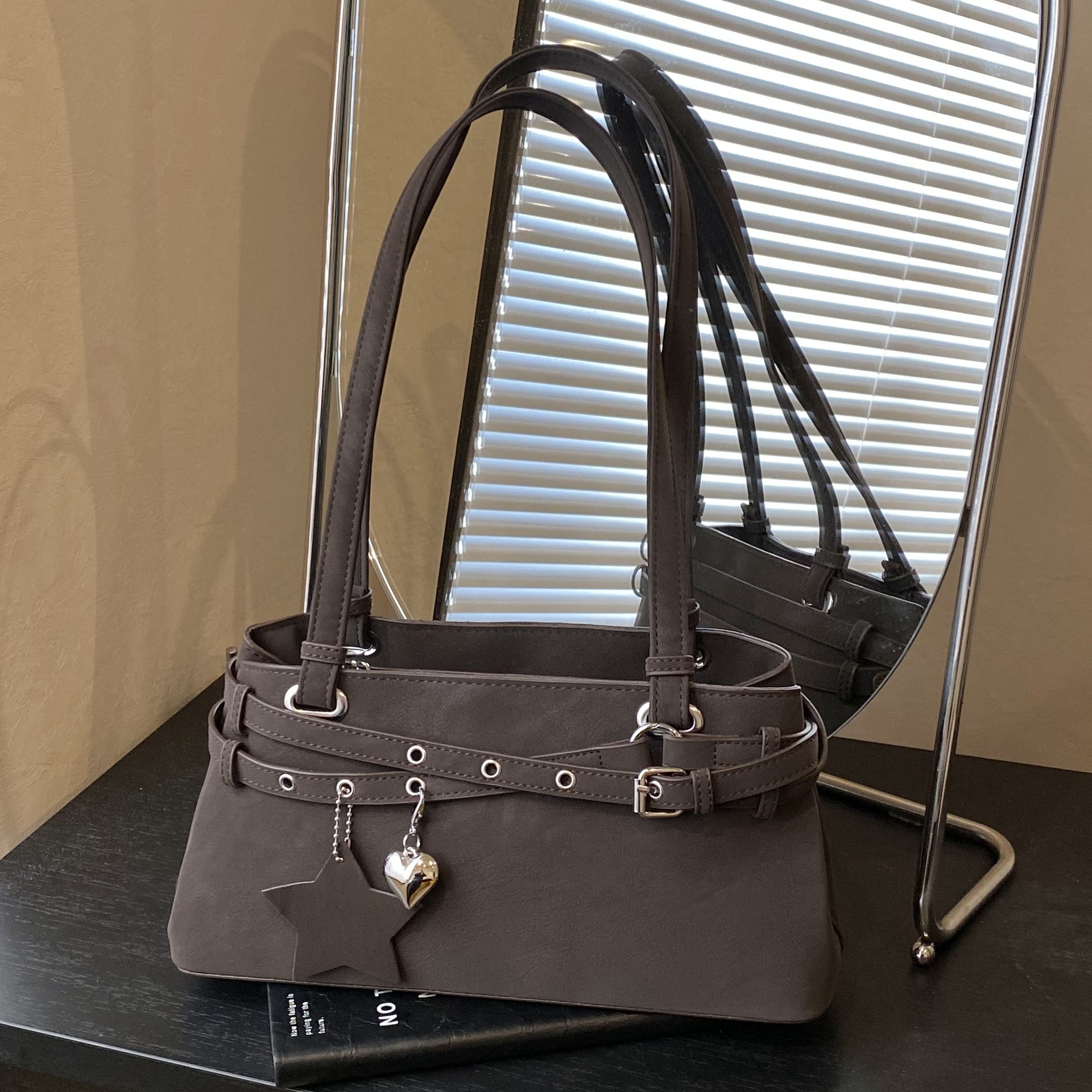 High-End Retro Suede Armpit Bag 2025 New Trendyy Fashion Handbag Large Capacity Commuter Shoulder Bag