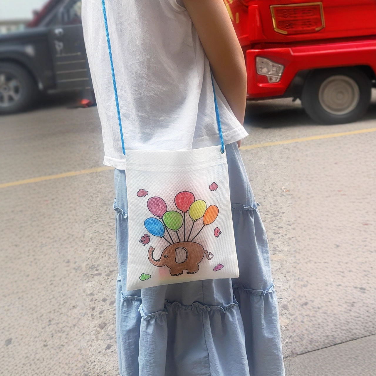 Jardín de infantes hecha a mano DIY pintura de color no tejido graffiti oblicuo bolsas de material creativo bolsas graffiti