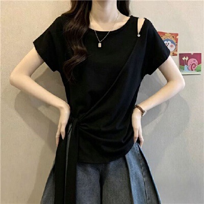 Áo thun nữ tay ngắn thiết kế dây buộc, phối ren rỗng, form gầy — màu đen
