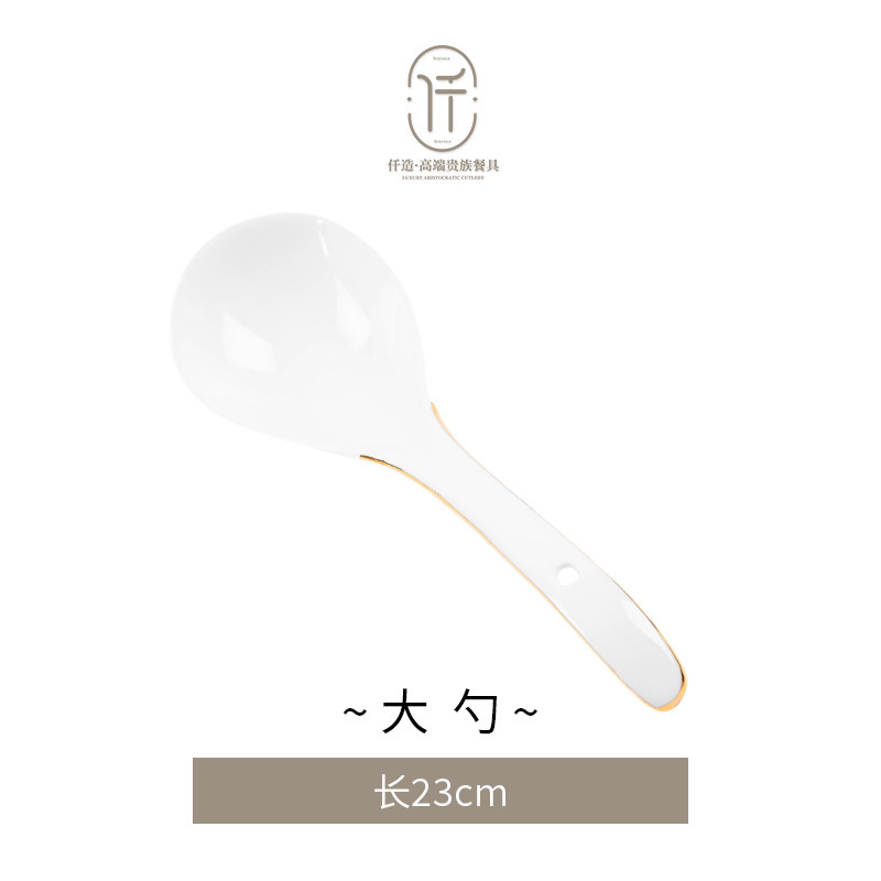 景徳鎮は金の碗の皿の家庭用のセットを描き出します。|undefined