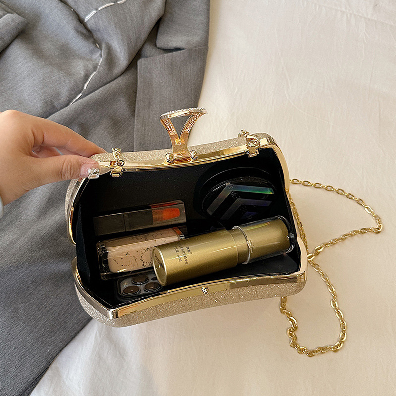 Este año, bolsos populares, bolsos de mujer, bolsos de verano de 2024 nuevos bolsos de cinturón de cadena universal, bolsos de mano únicos, bolsos de oro.