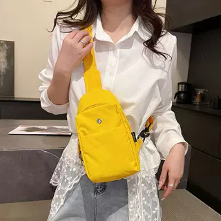 迷你多功能胸包手机包骑行包健身通勤旅行轻便防水尼龙布护照包女