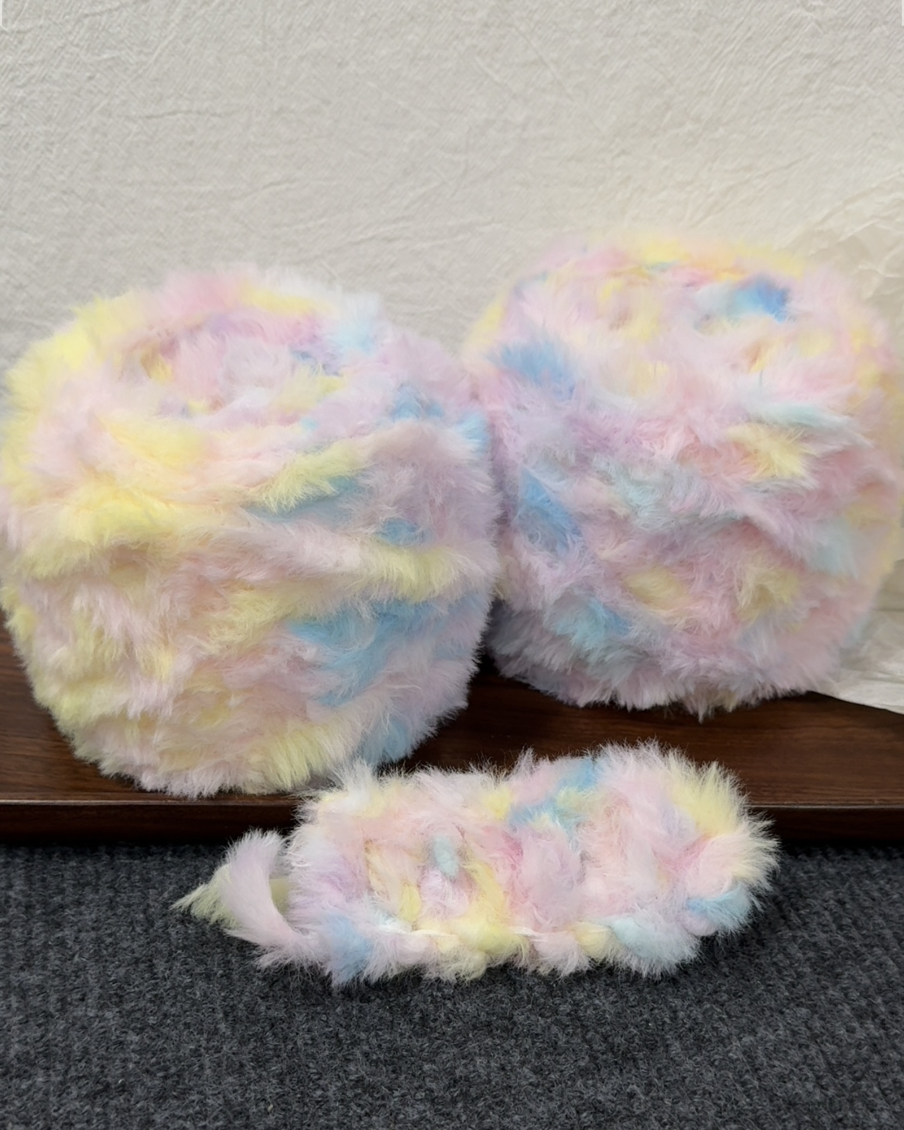 Duan Dyed Native Island는 공당 100g이며, Duan Dyed의 각 공은 색상이 다릅니다.